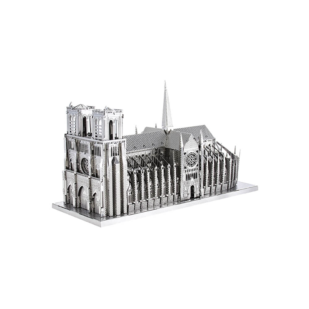 Notre Dame Iconx რკინის ასაწყობი მოდელი